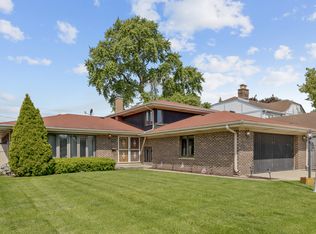 4132 Scott St, Schiller Park, IL 60176