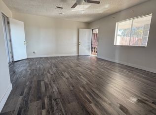 1001 R St #B, Bakersfield, CA 93304