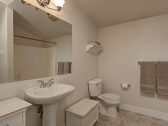 5th image of 12020 33rd Ave NE APT A
