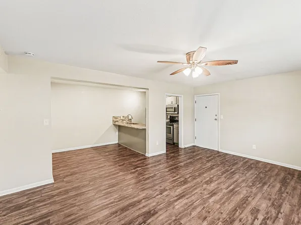 Kosobro - 701 E 40th St