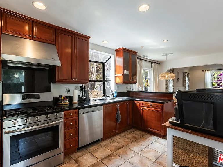 2310 Manning Ave — Photo 9