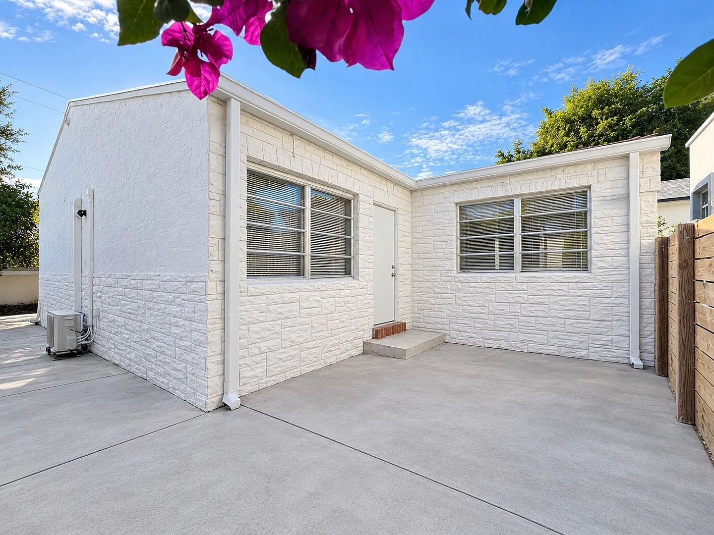 Fully Remodeled 2-Bedroom Private Duplex Unit with Private Yard — Photo 1