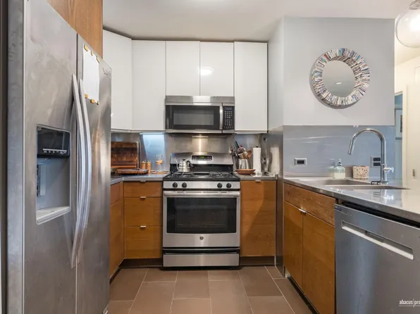 515 East Seventh Street image 6 of 16