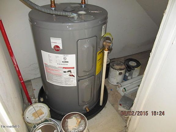 5th image of 1301 Arlington Ln NE APT 105