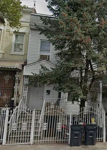 229 6th Ave W Photo 1