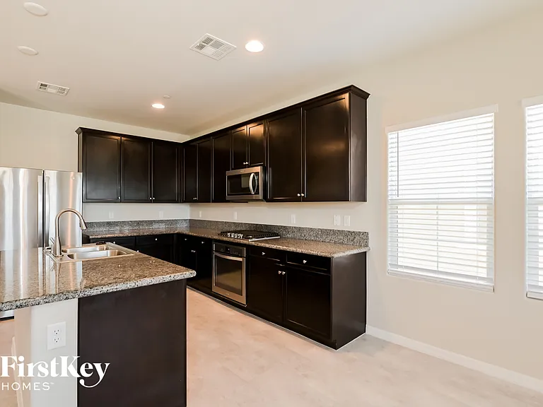 838 N Water St — Photo 7
