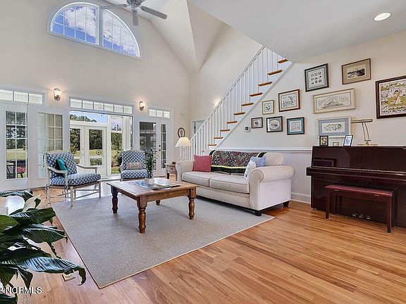 4th image of 1323 Grandiflora Dr