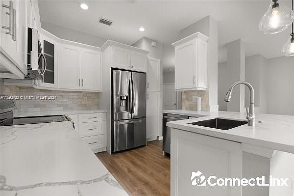 1st image of 642 Stanton Dr