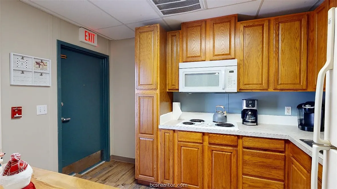 2 bed, 1.0 bath, 783 sqft, $1,050 — Photo 4