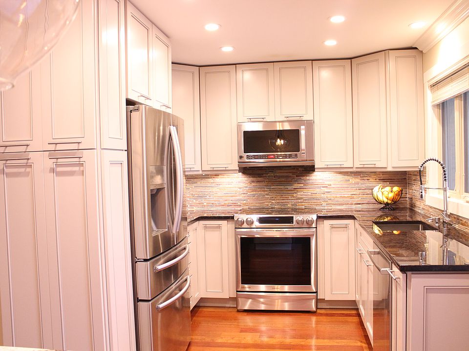 1st image of 392 W Ann Arbor Trl