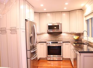 392 W Ann Arbor Trl, Plymouth, MI 48170