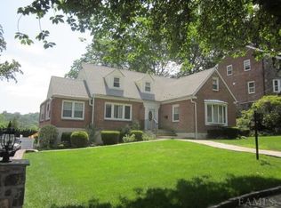 18 Ritchie Dr, Yonkers, NY 10705