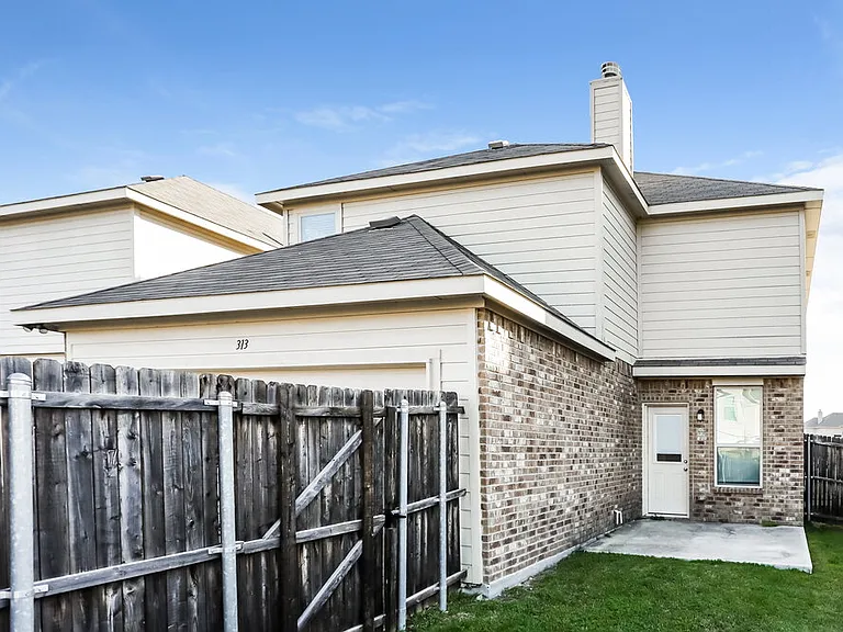 313 Haywood Cir — Photo 17