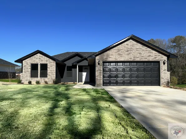 112 Village Pl, Wake Village, TX 75501