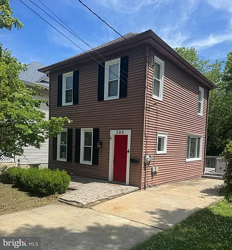 205 Douglass Ave Photo 1