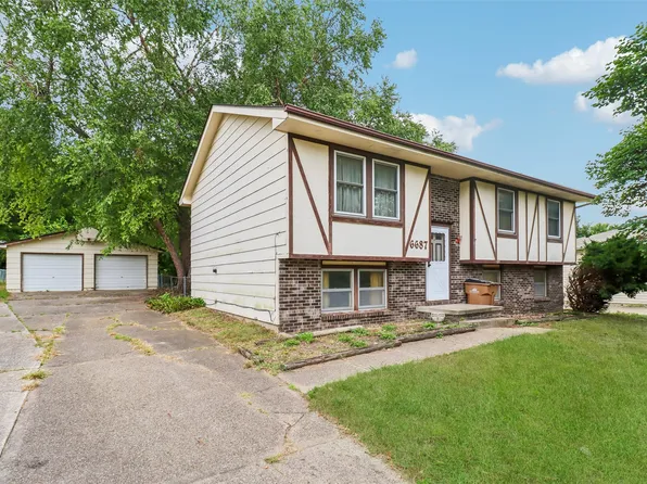 6687 NW 52nd Ct, Johnston, IA 50131