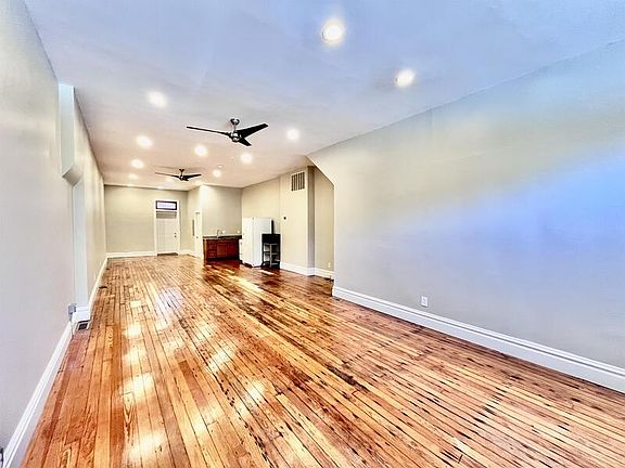 3rd image of 3557 California Ave