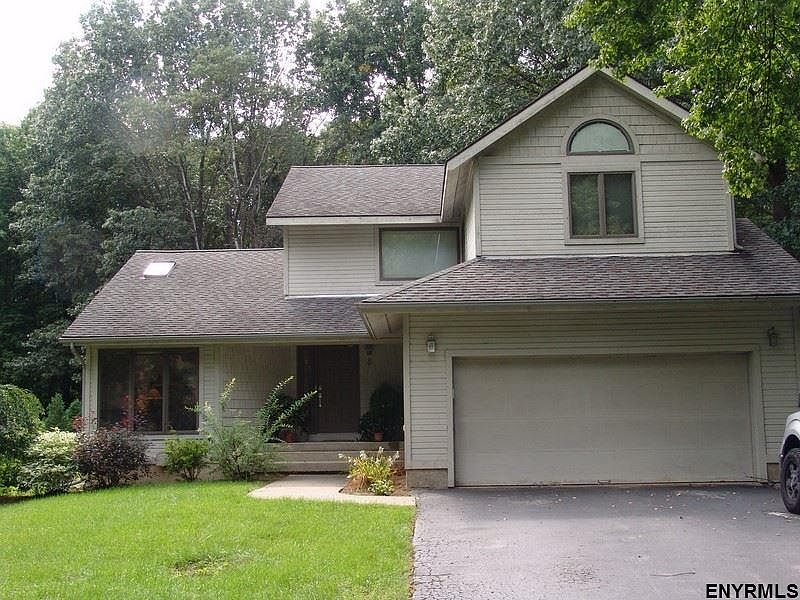 1st image of 8 Kings Ct
