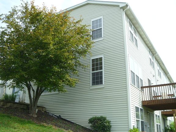 3rd image of 109 Oak Knoll Ct #0