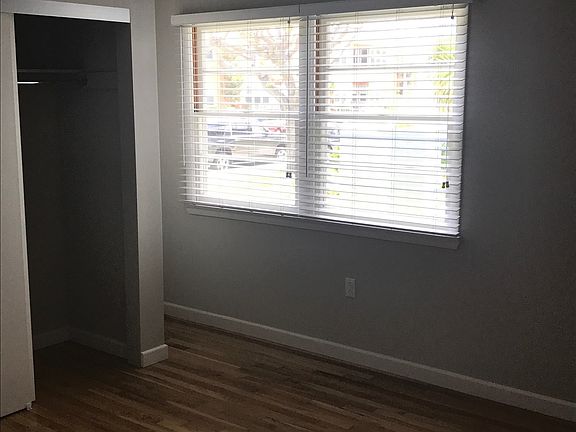 4th image of 1069 Elkgrove Ave APT 1