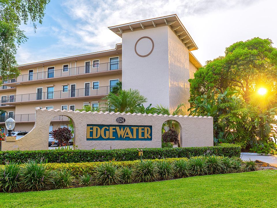 1st image of 624 SW Saint Lucie #105