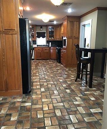 3rd image of 713 E Hutchinson Ave