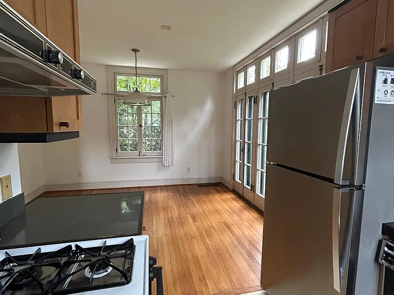 81 Spruce St NE — Photo 9