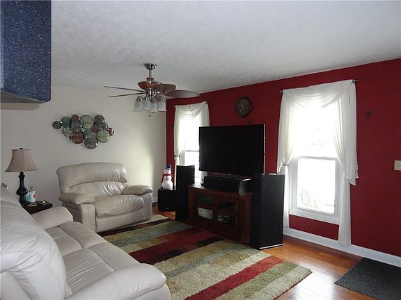 3rd image of 108 S Heather Hill Dr