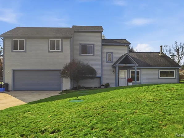 3357 Giddings Blvd, Highland, MI 48356