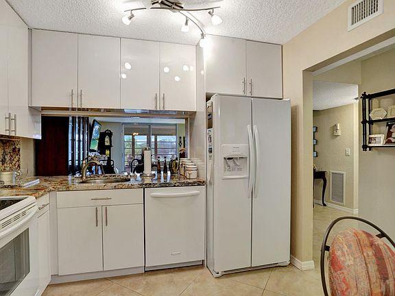 4th image of 7561 NW 1st St APT 302