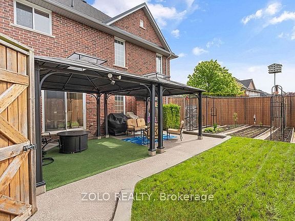 4th image of 42 Vinifera Dr