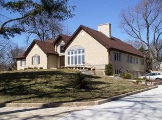 22W320 Butterfield Rd, Glen Ellyn, IL 60137