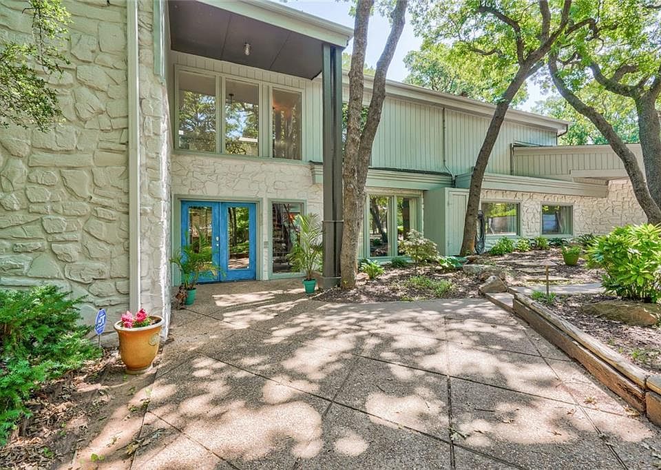 1st image of 425 Dripping Springs Dr