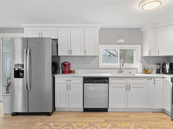 4th image of 230 Garden Hills Dr