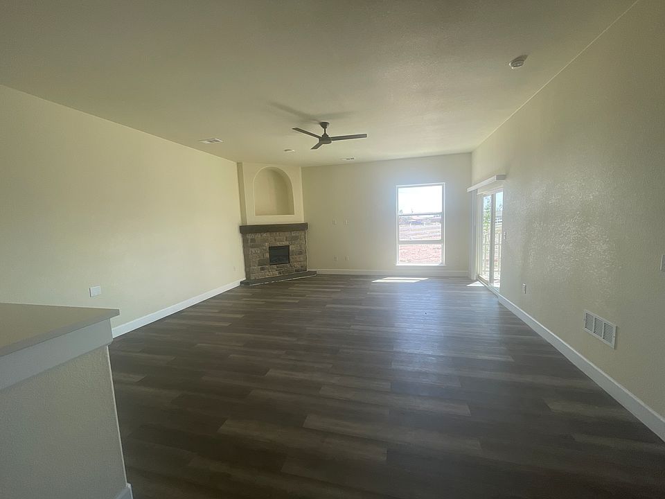 1st image of 688 E Paradise Dr