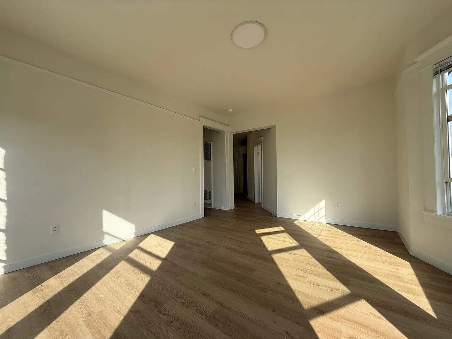 Hillcrest Manor — Photo 3