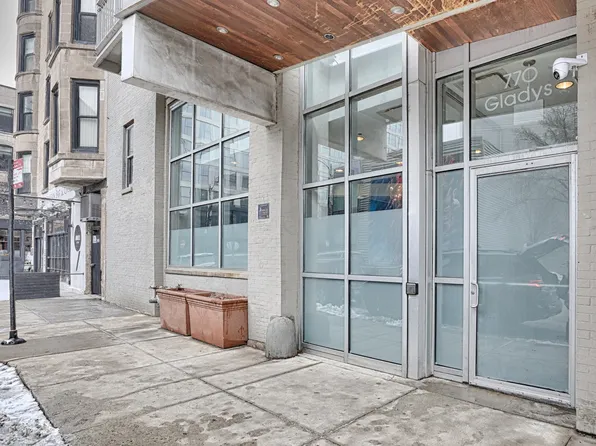 770 W Gladys Ave #302, Chicago, IL 60610