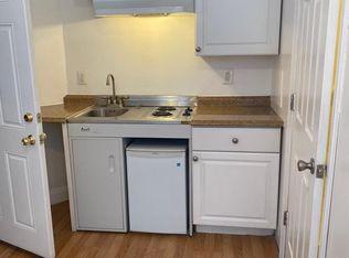 918 S 12th St #1F, Philadelphia, PA 19147