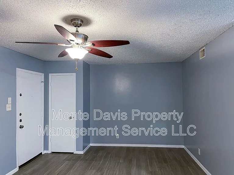 8907 Parkfield Dr #204 — Photo 11