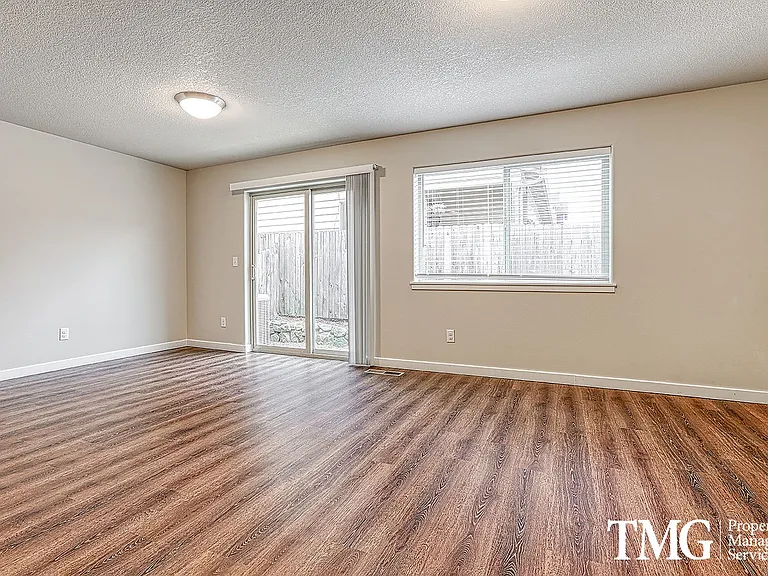 7115 NE 62nd St — Photo 5