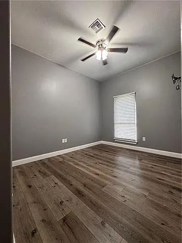 220 Surrey Dr — Photo 16