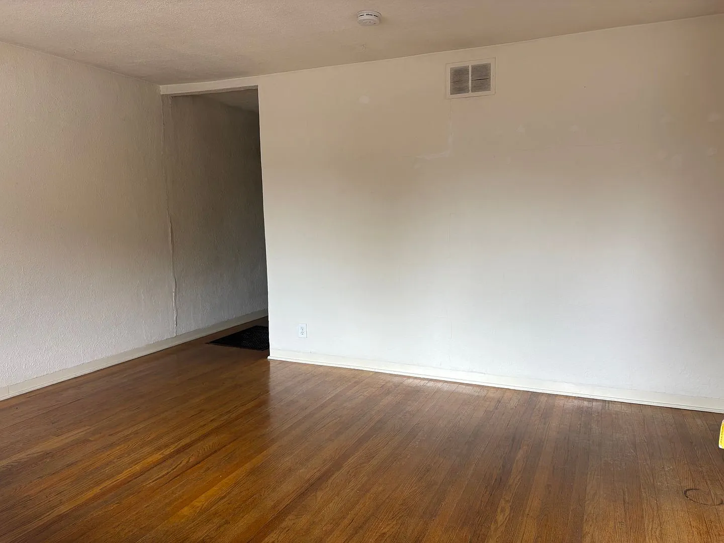 223 Solano Dr NE — Photo 2