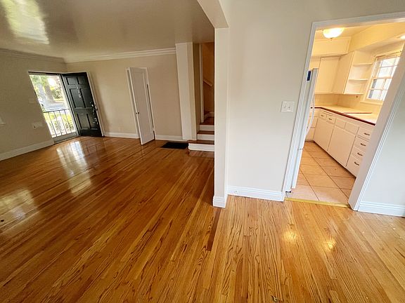 2nd image of 1056 N Euclid Ave #116