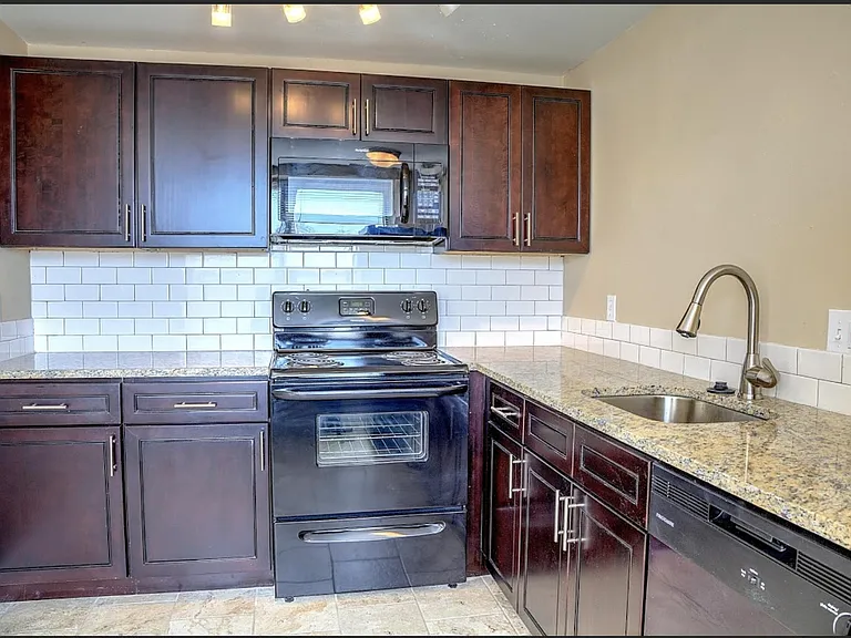 5592 Pershing Ave #32 — Photo 1