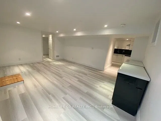 3 bed, $2,300 — Photo 2