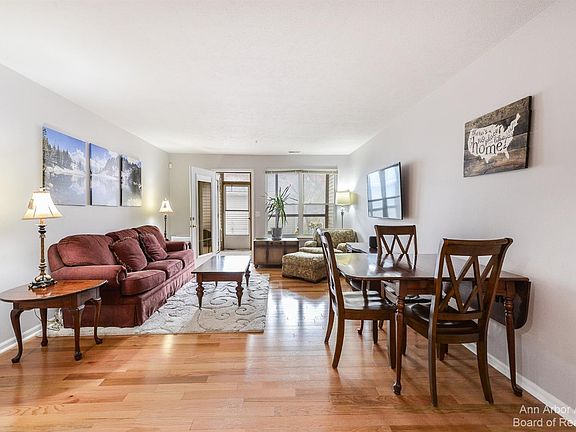 2nd image of 1604 Oakfield Dr