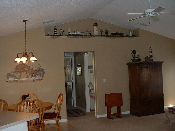KITCHEN/FAMILY ROOM