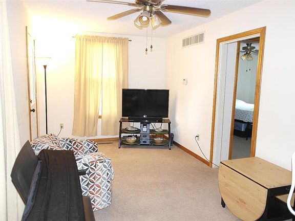 3rd image of 125 W Pine St