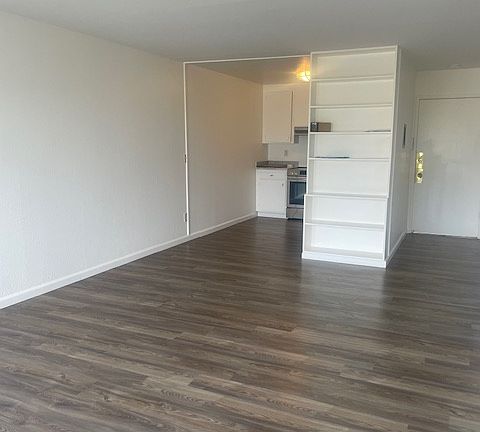 2nd image of 87 Lausanne Ave APT 3