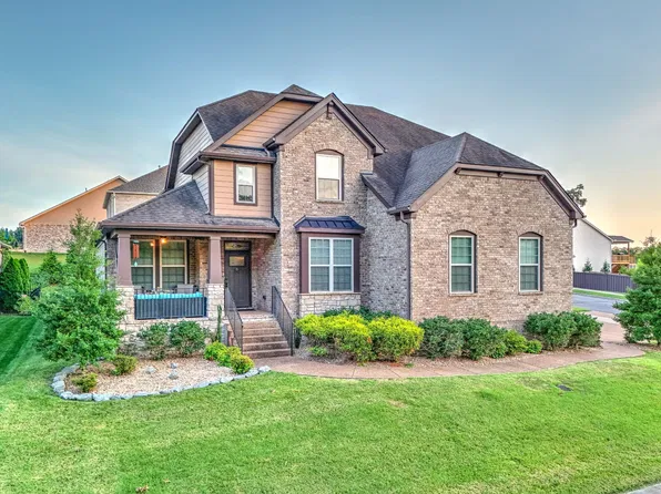 200 Carly Close E, Hendersonville, TN 37075